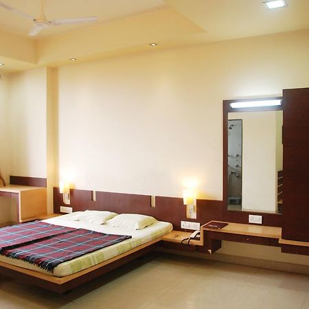 Hotel Lake View Satara Buitenkant foto
