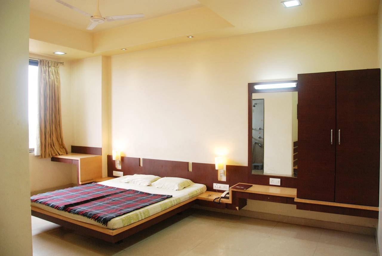 Hotel Lake View Satara Buitenkant foto