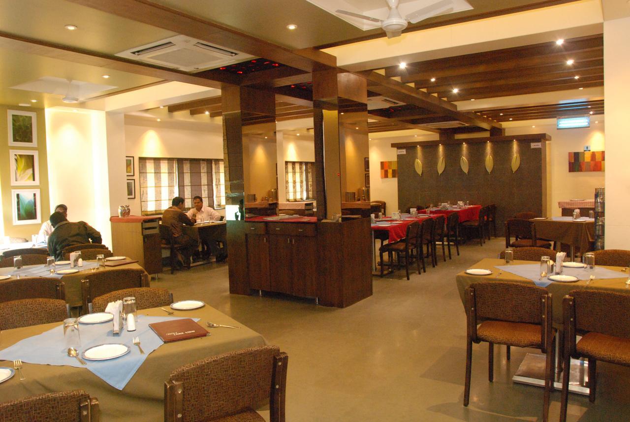 Hotel Lake View Satara Buitenkant foto